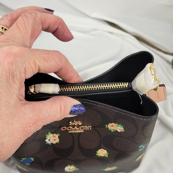 Coach Bucket Bag in Vintage Mini Rose Print, NWT - Picture 7 of 9